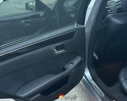 Сірий Мерседес Е-Клас, об'ємом двигуна 2.2 л та пробігом 246 тис. км за 11400 $, фото 22 на Automoto.ua