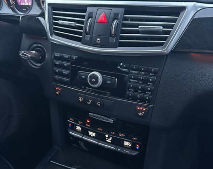 Сірий Мерседес Е-Клас, об'ємом двигуна 2.2 л та пробігом 246 тис. км за 12000 $, фото 33 на Automoto.ua