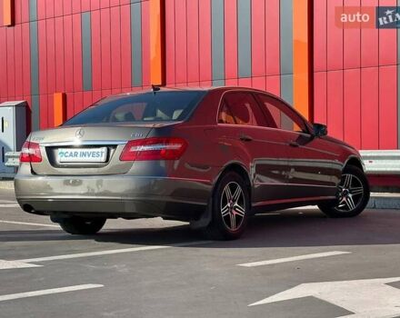 Серый Мерседес Е-Класс, объемом двигателя 2.2 л и пробегом 227 тыс. км за 15499 $, фото 9 на Automoto.ua