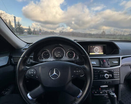 Сірий Мерседес Е-Клас, об'ємом двигуна 2.2 л та пробігом 325 тис. км за 12400 $, фото 11 на Automoto.ua