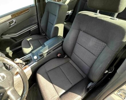 Серый Мерседес Е-Класс, объемом двигателя 2.1 л и пробегом 287 тыс. км за 9550 $, фото 11 на Automoto.ua