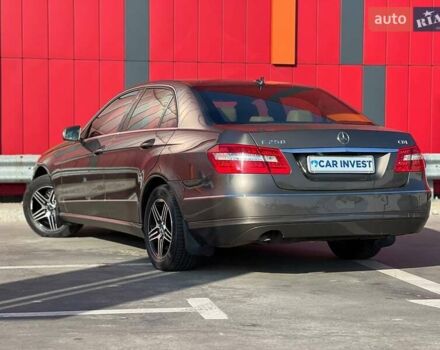 Серый Мерседес Е-Класс, объемом двигателя 2.2 л и пробегом 227 тыс. км за 15499 $, фото 5 на Automoto.ua