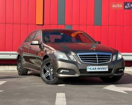 Серый Мерседес Е-Класс, объемом двигателя 2.2 л и пробегом 227 тыс. км за 15499 $, фото 1 на Automoto.ua