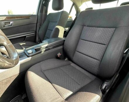 Серый Мерседес Е-Класс, объемом двигателя 2.1 л и пробегом 287 тыс. км за 9550 $, фото 12 на Automoto.ua