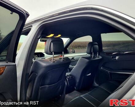 Серый Мерседес Е-Класс, объемом двигателя 2.1 л и пробегом 320 тыс. км за 13600 $, фото 5 на Automoto.ua