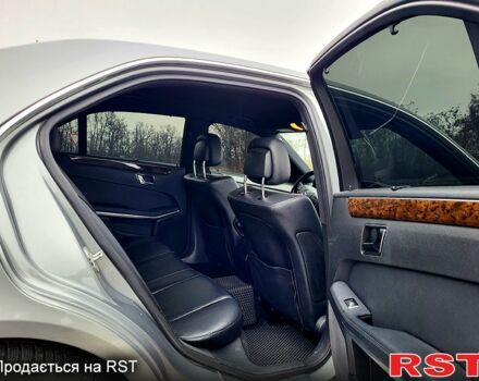 Серый Мерседес Е-Класс, объемом двигателя 2.1 л и пробегом 320 тыс. км за 13600 $, фото 8 на Automoto.ua