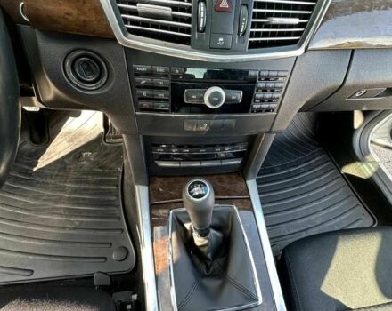 Серый Мерседес Е-Класс, объемом двигателя 2.1 л и пробегом 287 тыс. км за 9550 $, фото 8 на Automoto.ua