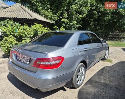 Сірий Мерседес Е-Клас, об'ємом двигуна 2.99 л та пробігом 407 тис. км за 13000 $, фото 16 на Automoto.ua