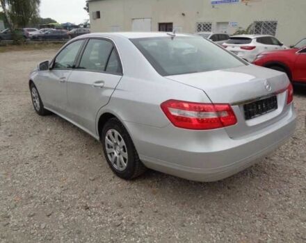 Серый Мерседес Е-Класс, объемом двигателя 2.1 л и пробегом 287 тыс. км за 9550 $, фото 5 на Automoto.ua