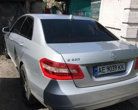 Серый Мерседес Е-Класс, объемом двигателя 2.1 л и пробегом 300 тыс. км за 11000 $, фото 5 на Automoto.ua