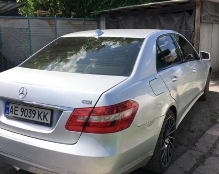 Серый Мерседес Е-Класс, объемом двигателя 2.1 л и пробегом 300 тыс. км за 11000 $, фото 1 на Automoto.ua