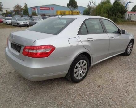 Серый Мерседес Е-Класс, объемом двигателя 2.1 л и пробегом 287 тыс. км за 9550 $, фото 3 на Automoto.ua