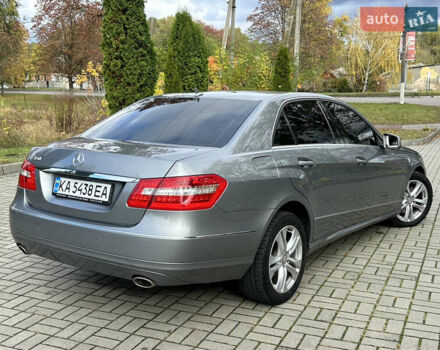 Мерседес Е-Клас 2010 у Прилуках на Automoto.ua Сірий Мерседес Е-Клас, об'ємом двигуна 3.5 л та пробігом 278 тис. км за 11400 $, фото 5 на Automoto.ua