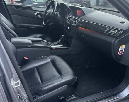 Сірий Мерседес Е-Клас, об'ємом двигуна 2.2 л та пробігом 246 тис. км за 11400 $, фото 11 на Automoto.ua