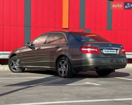 Серый Мерседес Е-Класс, объемом двигателя 2.2 л и пробегом 227 тыс. км за 15499 $, фото 6 на Automoto.ua