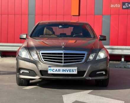 Серый Мерседес Е-Класс, объемом двигателя 2.2 л и пробегом 227 тыс. км за 15499 $, фото 2 на Automoto.ua
