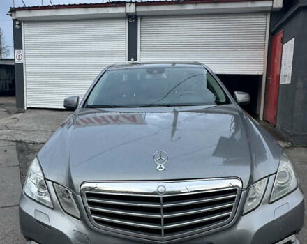 Сірий Мерседес Е-Клас, об'ємом двигуна 2.2 л та пробігом 246 тис. км за 12000 $, фото 1 на Automoto.ua