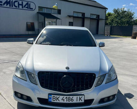 Мерседес Е-Класс 2010 в Белой Церкве на Automoto.ua Серый Мерседес Е-Класс, объемом двигателя 2.14 л и пробегом 270 тыс. км за 11000 $, фото 1 на Automoto.ua