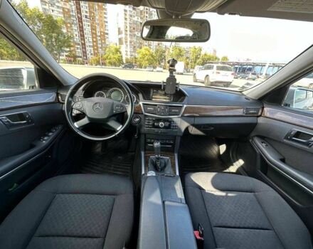 Серый Мерседес Е-Класс, объемом двигателя 2.1 л и пробегом 287 тыс. км за 9550 $, фото 7 на Automoto.ua