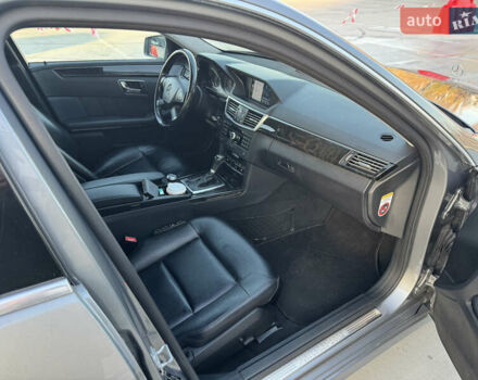 Сірий Мерседес Е-Клас, об'ємом двигуна 2.14 л та пробігом 246 тис. км за 12500 $, фото 20 на Automoto.ua