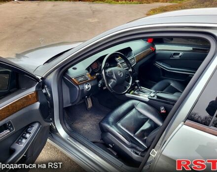 Серый Мерседес Е-Класс, объемом двигателя 2.1 л и пробегом 320 тыс. км за 13600 $, фото 4 на Automoto.ua