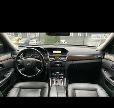 Серый Мерседес Е-Класс, объемом двигателя 2.2 л и пробегом 280 тыс. км за 11900 $, фото 1 на Automoto.ua