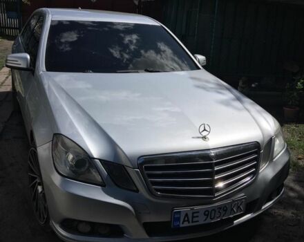 Серый Мерседес Е-Класс, объемом двигателя 2.1 л и пробегом 300 тыс. км за 11000 $, фото 2 на Automoto.ua