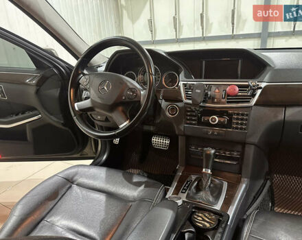 Серый Мерседес Е-Класс, объемом двигателя 2.2 л и пробегом 280 тыс. км за 11900 $, фото 8 на Automoto.ua