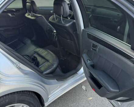 Сірий Мерседес Е-Клас, об'ємом двигуна 2.2 л та пробігом 325 тис. км за 12400 $, фото 4 на Automoto.ua