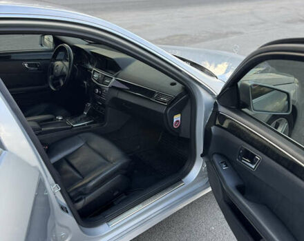 Сірий Мерседес Е-Клас, об'ємом двигуна 2.2 л та пробігом 325 тис. км за 12400 $, фото 8 на Automoto.ua