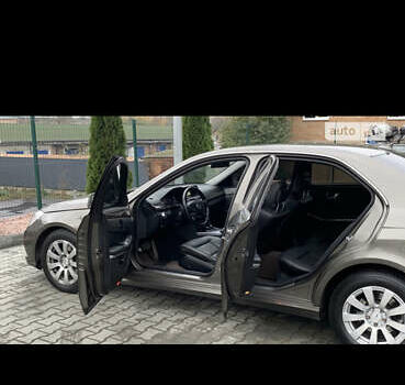 Серый Мерседес Е-Класс, объемом двигателя 2.2 л и пробегом 280 тыс. км за 11900 $, фото 4 на Automoto.ua