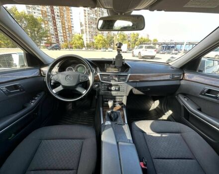 Серый Мерседес Е-Класс, объемом двигателя 2.1 л и пробегом 287 тыс. км за 9550 $, фото 9 на Automoto.ua