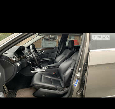 Серый Мерседес Е-Класс, объемом двигателя 2.2 л и пробегом 280 тыс. км за 11900 $, фото 3 на Automoto.ua