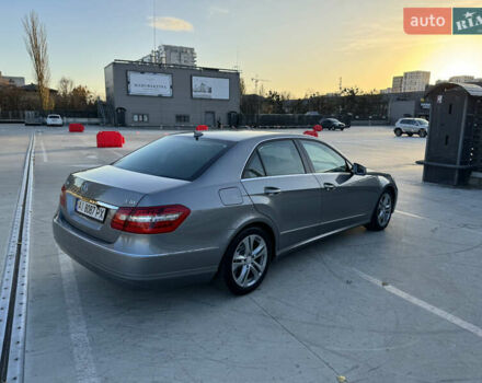 Сірий Мерседес Е-Клас, об'ємом двигуна 2.14 л та пробігом 246 тис. км за 12500 $, фото 42 на Automoto.ua