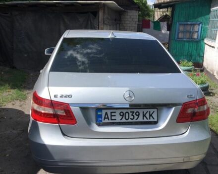 Серый Мерседес Е-Класс, объемом двигателя 2.1 л и пробегом 300 тыс. км за 11000 $, фото 4 на Automoto.ua