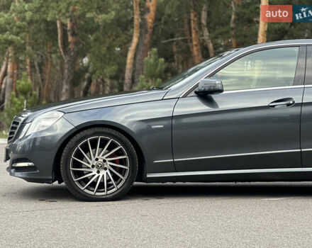 Серый Мерседес Е-Класс, объемом двигателя 2.14 л и пробегом 293 тыс. км за 11500 $, фото 7 на Automoto.ua