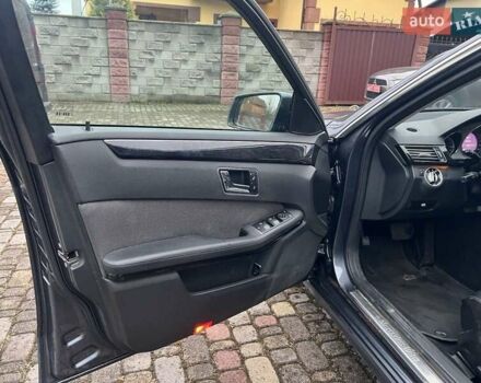 Сірий Мерседес Е-Клас, об'ємом двигуна 2.14 л та пробігом 357 тис. км за 6999 $, фото 8 на Automoto.ua