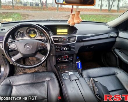 Серый Мерседес Е-Класс, объемом двигателя 2.1 л и пробегом 203 тыс. км за 11800 $, фото 8 на Automoto.ua