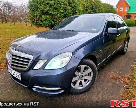 Серый Мерседес Е-Класс, объемом двигателя 2.1 л и пробегом 203 тыс. км за 11800 $, фото 3 на Automoto.ua