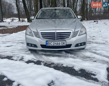 Сірий Мерседес Е-Клас, об'ємом двигуна 2.14 л та пробігом 209 тис. км за 11000 $, фото 17 на Automoto.ua