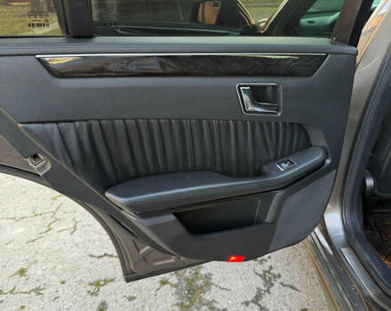 Сірий Мерседес Е-Клас, об'ємом двигуна 2.14 л та пробігом 385 тис. км за 10500 $, фото 13 на Automoto.ua