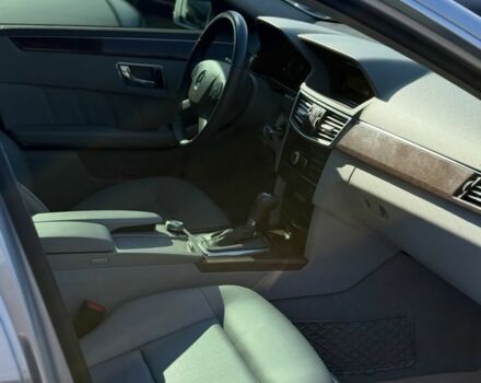 Серый Мерседес Е-Класс, объемом двигателя 1.8 л и пробегом 211 тыс. км за 12000 $, фото 15 на Automoto.ua