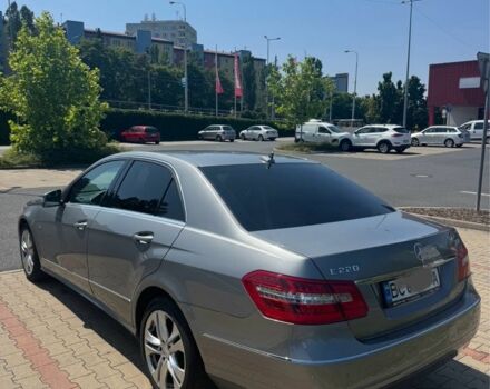 Сірий Мерседес Е-Клас, об'ємом двигуна 2.2 л та пробігом 222 тис. км за 13000 $, фото 4 на Automoto.ua
