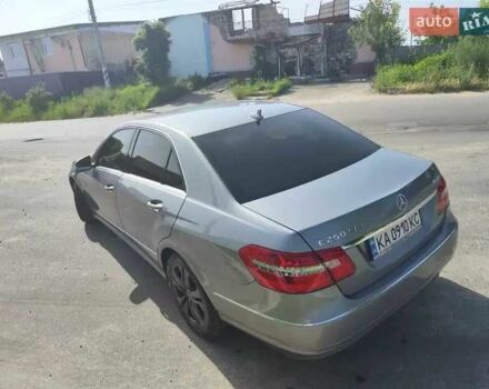 Мерседес Е-Класс 2011 в Буче на Automoto.ua Серый Мерседес Е-Класс, объемом двигателя 2.1 л и пробегом 326 тыс. км за 1000 $, фото 3 на Automoto.ua
