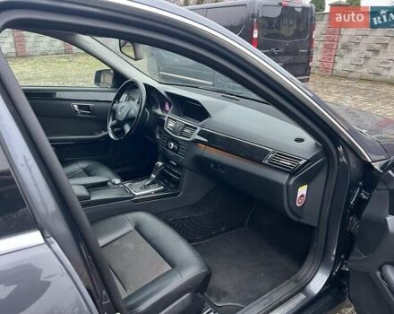 Сірий Мерседес Е-Клас, об'ємом двигуна 2.14 л та пробігом 357 тис. км за 6999 $, фото 13 на Automoto.ua