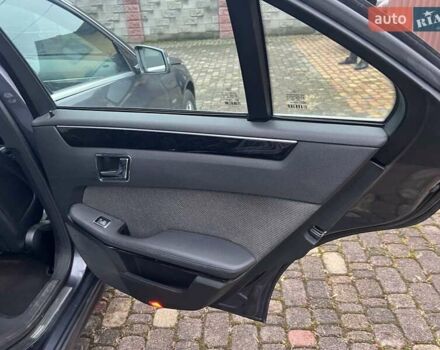 Сірий Мерседес Е-Клас, об'ємом двигуна 2.14 л та пробігом 357 тис. км за 6999 $, фото 17 на Automoto.ua