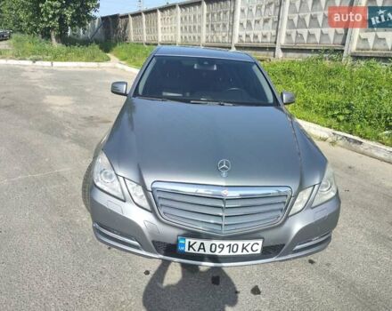 Сірий Мерседес Е-Клас, об'ємом двигуна 2.2 л та пробігом 263 тис. км за 12300 $, фото 2 на Automoto.ua