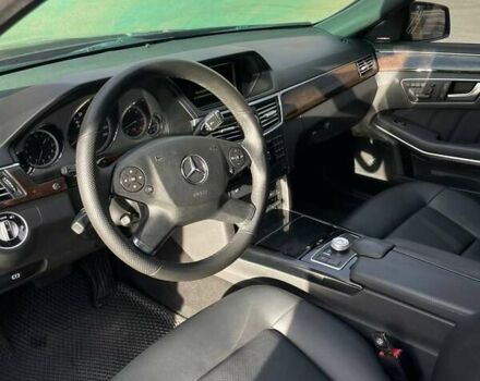 Серый Мерседес Е-Класс, объемом двигателя 2.99 л и пробегом 297 тыс. км за 15700 $, фото 5 на Automoto.ua