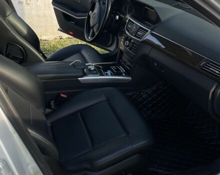 Серый Мерседес Е-Класс, объемом двигателя 2.1 л и пробегом 265 тыс. км за 12000 $, фото 6 на Automoto.ua