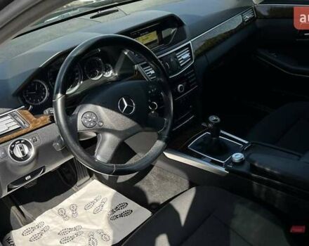 Серый Мерседес Е-Класс, объемом двигателя 2.1 л и пробегом 218 тыс. км за 12500 $, фото 26 на Automoto.ua